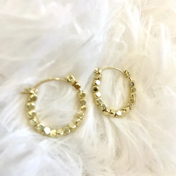 Elegant Golden-colour Hoop Earrings - Picture 4 of 5